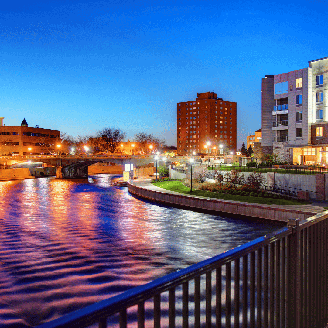 picture of Sioux Falls at night